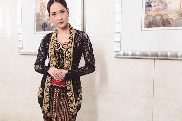 Cara Mencuci Dan Merawat Kebaya Brokat Berpayet Agar Bentuknya Awet Sonoraid 