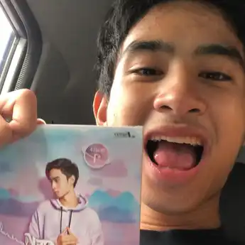 Lirik Lagu 'Ayu' Milik Devano Danendra, Karpet Hitam Baju Hitam Rambut Pun Hitam