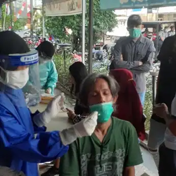 Razia Warkop dan Cafe di Makassar, Belasan Orang Swab di Tempat