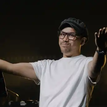 Lirik Lagu Waktu Kecil Kita Merindukan Natal – Sammy Simorangkir