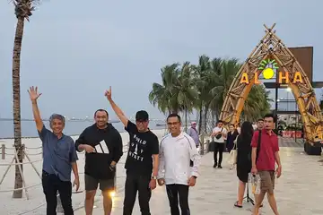 Menteri Perhubungan Menikmati Libur Panjang dengan Bejalan 7 KM   