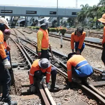 Jelang Musim Penghujan, DAOP 2 Bandung Rutin Cek Jalur Kereta Api