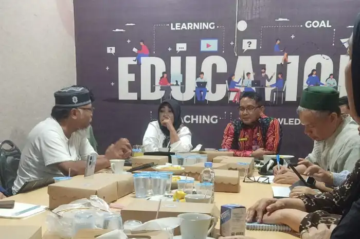 Rapat  pembentukan Koperasi yang akan dibentuk oleh KIPRA Kalsel untuk membersamai kesuksesan program Makan Bergizi Gratis
