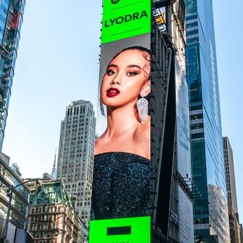 Wajah Lyodra Terpampang di Billboard Times Square, Jadi Spotify EQUAL Artist Indonesia