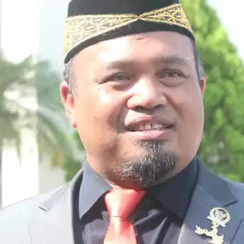 Libatkan Penjahit Lokal, Wakidi Berharap Bantuan Seragam Sekolah Tetap Dilanjutkan