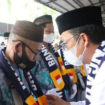 Lepas 47 Calon Jemaah Haji, Semoga Jadi Haji Mabrur Doa Bupati Bateng