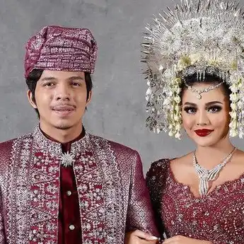3 Pakaian Adat Sumatera Barat, Lengkap Fungsi dan Maknanya