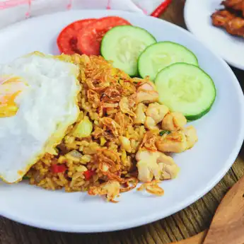 Biasa Dilakukan, Ternyata Makan Nasi Goreng dengan Timun Bisa Picu Penyakit Serius