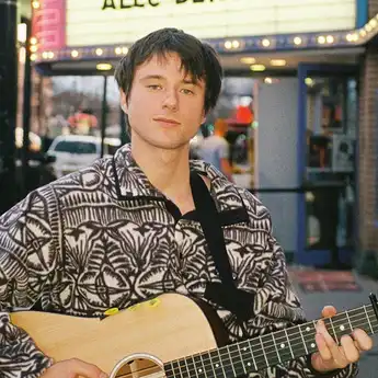 Lirik dan Terjemahan Lagu 'Mind Is A Prison' Milik Alec Benjamin