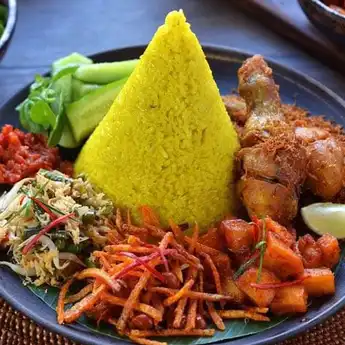 Resep Nasi Kuning Lengkap dengan Lauk-Pauk, Masakan Nusantara Nikmat!