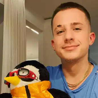 Terungkap, Charlie Puth Ternyata Nyaris Meninggal Dunia Saat Tur