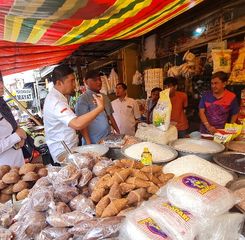 Sidak Pasar, KPPU - Disdag Sulsel Pastikan Bahan Pokok Masyarakat Aman