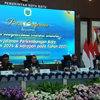 Investasi di Kota Batu Mencapai 1,4 Triliun Pj Wali Kota Batu Paparkan Laju Pertumbuhan Ekonomi Kota Batu Tahun 2024