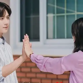 PREVIEW Hometown Cha-Cha-Cha Eps 11, Pecah Telor, Hong Doo Shik dan Yoon Hye Makin Lengket!