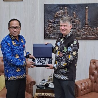 Duta Besar Inggris Owen Jenkins Kunjungi Semarang, Dukung Tactical Urbanism hingga Transportasi Hijau
