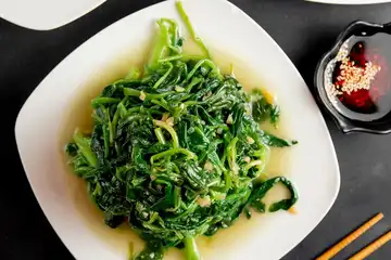 Illustrasi sayur kangkung