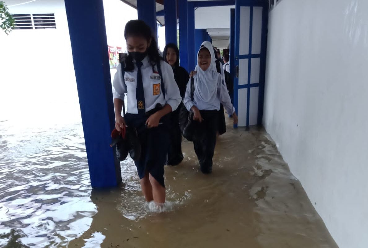 Akibat Cuaca Buruk, Sekolah di Makassar Terpaksa Diliburkan - Sonora.id