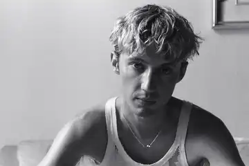 Lirik Lagu The Good Side - Troye Sivan, Lengkap dengan Terjemahan ...