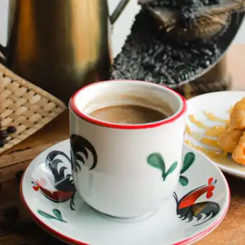 HARRIS Hotel Pontianak Hadirkan Traditional Coffee Corner, Suguhkan Pengalaman Kopi yang Autentik