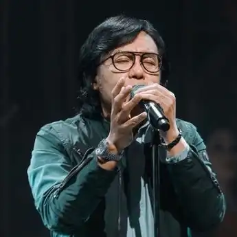 Lirik Lagu ‘Malaikat Itu Nyata’ Dipopulerkan Oleh Ari Lasso