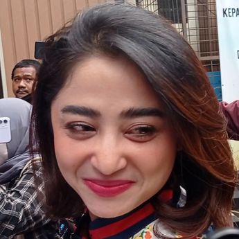 Dewi Perssik Jadi Janda 3 Kali Pasca Resmi Cerai dari Angga Wijaya, 'Aku Nggak Bisa Ubah Takdir'
