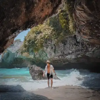 Daftar 4 Tempat Terindah di Indonesia yang Perlu Kamu Kunjungi Sebelum Mati: Salah Satunya Ada di Pulau Jawa!