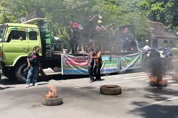Demo di Balaikota tolak evoting pemilu ketua RT/RW Makassar