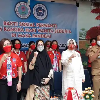 Peringati Hari Perempuan Internasional, Perwanti Sulsel Gelar Bansos di Makassar