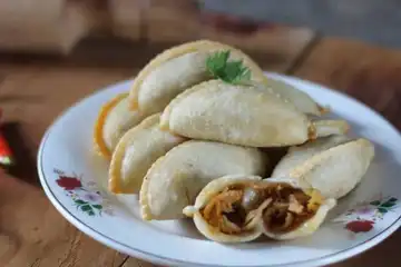 Illustrasi Cireng Isi Ayam