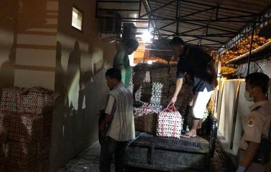 Balai Karantina Pertanian Kelas II Pangkalpinang saat melakukan penindakan terhadap telur yang tidak dilengkapi dokumen.