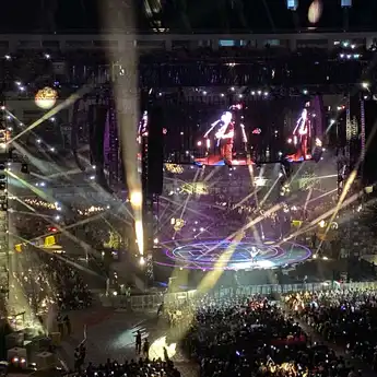 Ed Sheeran Sukses Gelar Konser + - = ÷ x Tour (Mathematics Tour) 2024 di Jakarta