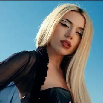 Lirik Lagu 'My Oh My' - Ava Max, dengan Terjemahan