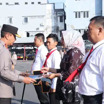 86 Personel Polda Sumsel Jajaran Mendapat Piagam Penghargaan dari Kapolda Sumsel