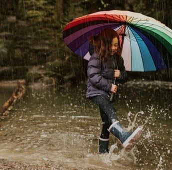 Benarkah Kehujanan Sebabkan Batuk dan Pilek? Ini Kata Dokter