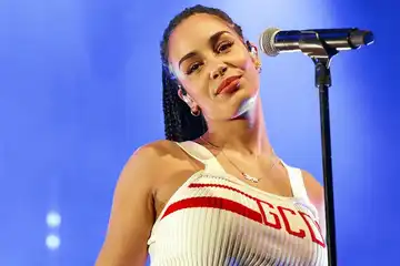 Lirik Lagu Don t Watch Me Cry yang Dipopulerkan oleh Jorja Smith Sonora.id