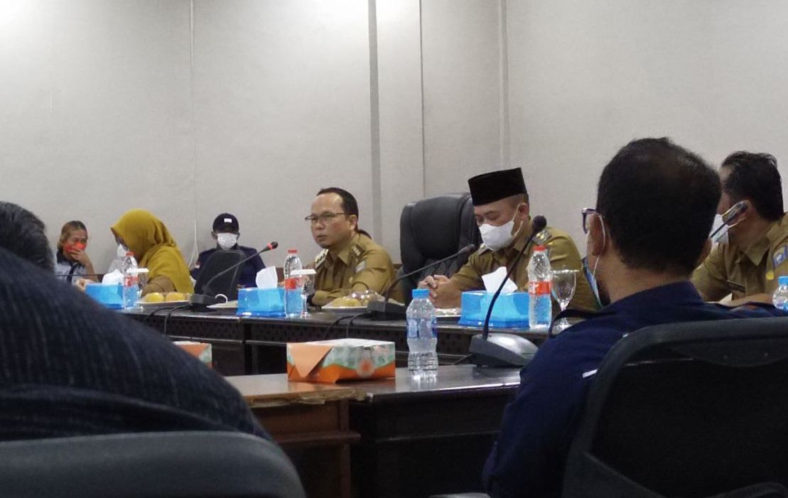 Bupati Bangka, Algafry Rahman didampingi Wabup Herry Erfian dalam acara ramah tamah bersama media, Selasa (25/1/2022)