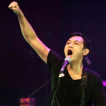 Chord Gitar Lagu SOS - Bondan Prakoso ft Fade2Black 