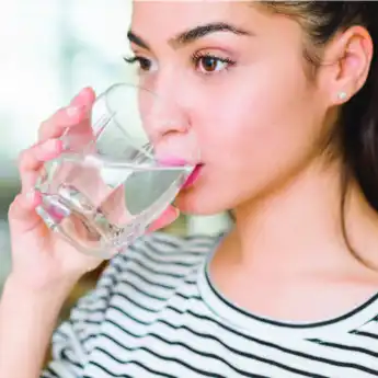10 Manfaat Minum Air Hangat di Pagi Hari, Sebelum Beraktivitas!
