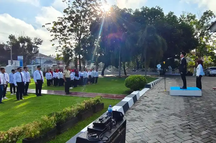 Bank Rakyat Indonesia Branch Office Limboto menggelar upacara di halaman kantor BRI Branch Office Limboto Jalan Ahmad Wahab No. 269 Kayubulan, Kecamatan Limboto, Gorontalo.