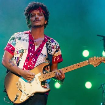 Bruno Mars Selipkan Lirik "Aku Kangen Kamu Sayang" di Lagu Wake Up In The Sky
