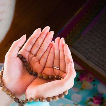 Baca Doa Pendek Ini Agar Rezeki Melimpah Kata Ustadz Adi Hidayat: Panjatkan Saat Sujud Agar Afdol!
