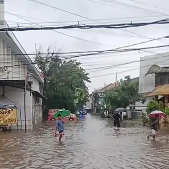 Banjir Makassar Mulai Surut, Sebagian Pengungsi Telah Kembali ke Rumah