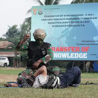 Penutupan Kegiatan Transfer of Knowledge Hukum Fungsi Komando bagi Prajurit TNI AD di Kodam II/Sriwijaya