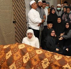 Ayahanda Walkot Surabaya Dimakamkan di TPU Tembok Gede