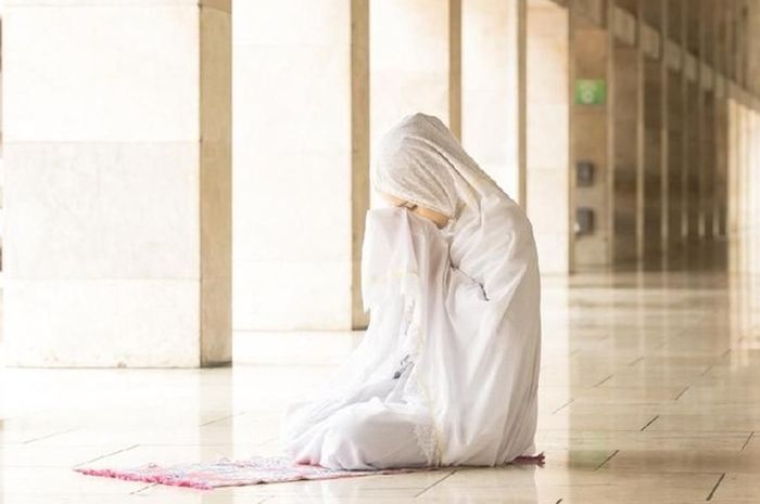 Tata Cara Sholat Tahajud Perempuan Dan Bacaannya Sonora Id