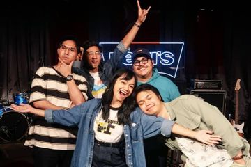 Lirik Lagu Alexandra - Reality Club, Lengkap dengan Terjemahan 