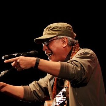 Chord Gitar Dan Lirik Lagu Oemar Bakri - Iwan Fals