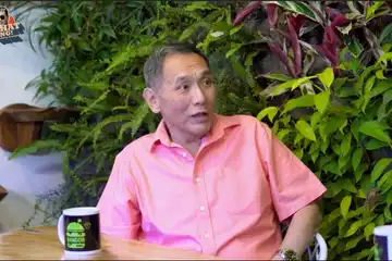 Tak banyak yang tahu bahwa Jusuf Hamka, konglomerat pengusaha tol yang terkenal itu, pernah menjalani masa lalu dengan berjualan es mambo.