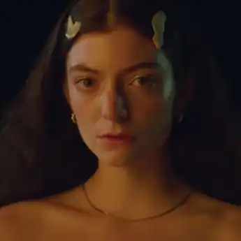 Lirik Lagu ‘Team’ - Lorde, Lengkap dengan Terjemahan Bahasa Indonesia