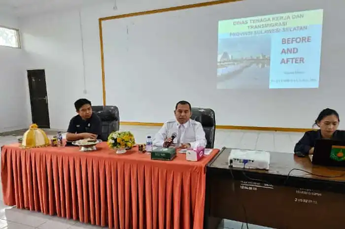 Kepala Disnakertrans Sulsel, Jayadi Nas, dalam Coffee Morning bersama para insan pers 